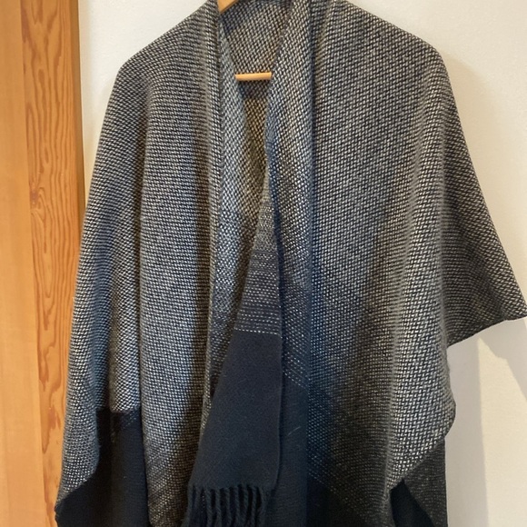 🥰 Olsen Europe Knit Wrap - Picture 1 of 5